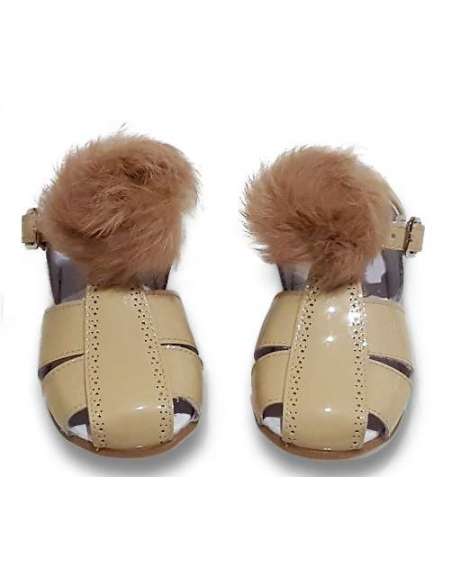 SANDALIA DE CHAROL CON PELO BAMBI 4985 CAMEL