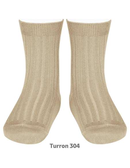 Short ribbed ankle socks in nougat color