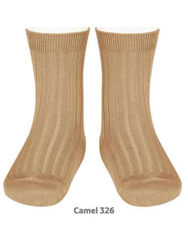 Calcetín corto de canalé en color camel