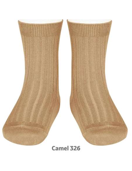 Short ribbed ankle socks in camel color