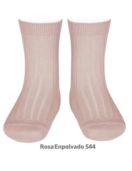 Short ribbed ankle socks in dusty rose color