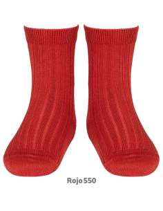 Short ribbed ankle socks in red color