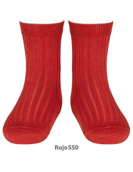 Short ribbed ankle socks in red color