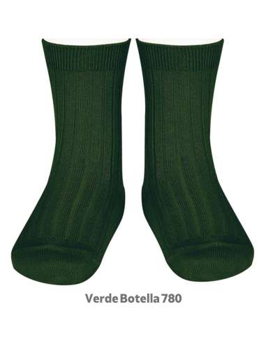 Short ribbed ankle socks in bottle green color