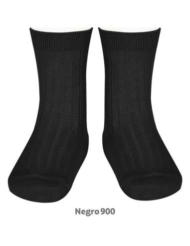 Short ribbed ankle socks in black color